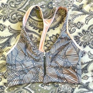 Lululemon front zip bra 6